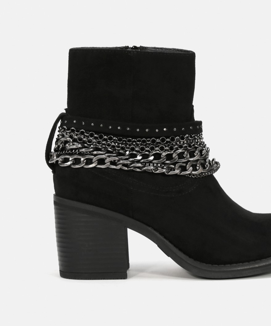 Botins pretos salto adorno corrente image number null